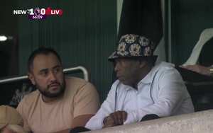 Faustino Asprilla, colombiano y leyenda del Newcastle, estuvo en el duelo entre las 'urracas' y el Liverpool de Luis Díaz./ Foto: Premier League