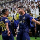 El delantero portugués de Nassr #07 Cristiano Ronaldo (R) celebra su segundo gol durante el partido de fútbol de la Saudi Pro League entre Al-Nassr y Al-Shabab en el estadio Al-Awal Park de Riad el 29 de agosto de 2023. (Foto de Fayez Nureldine / AFP)