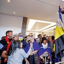 Este es uno de los hombres que utilizó un torniquete de las instalaciones de SEMANA para pronunciar un discurso de odio. En el grupo también había niños instrumentalizados por la minga.