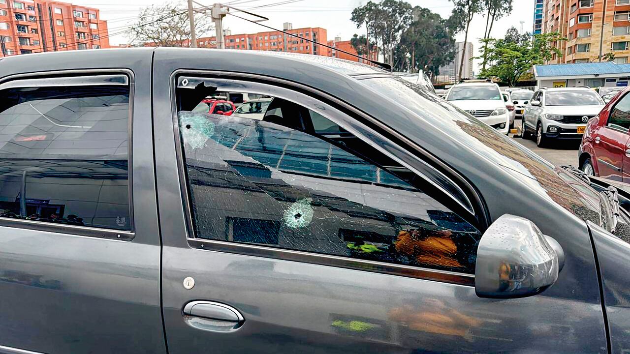 Lo que comenzó con una presunta extorsión terminó en una serie de asesinatos que golpeó a una familia de comerciantes en Bogotá y que aún permanece en la impunidad.