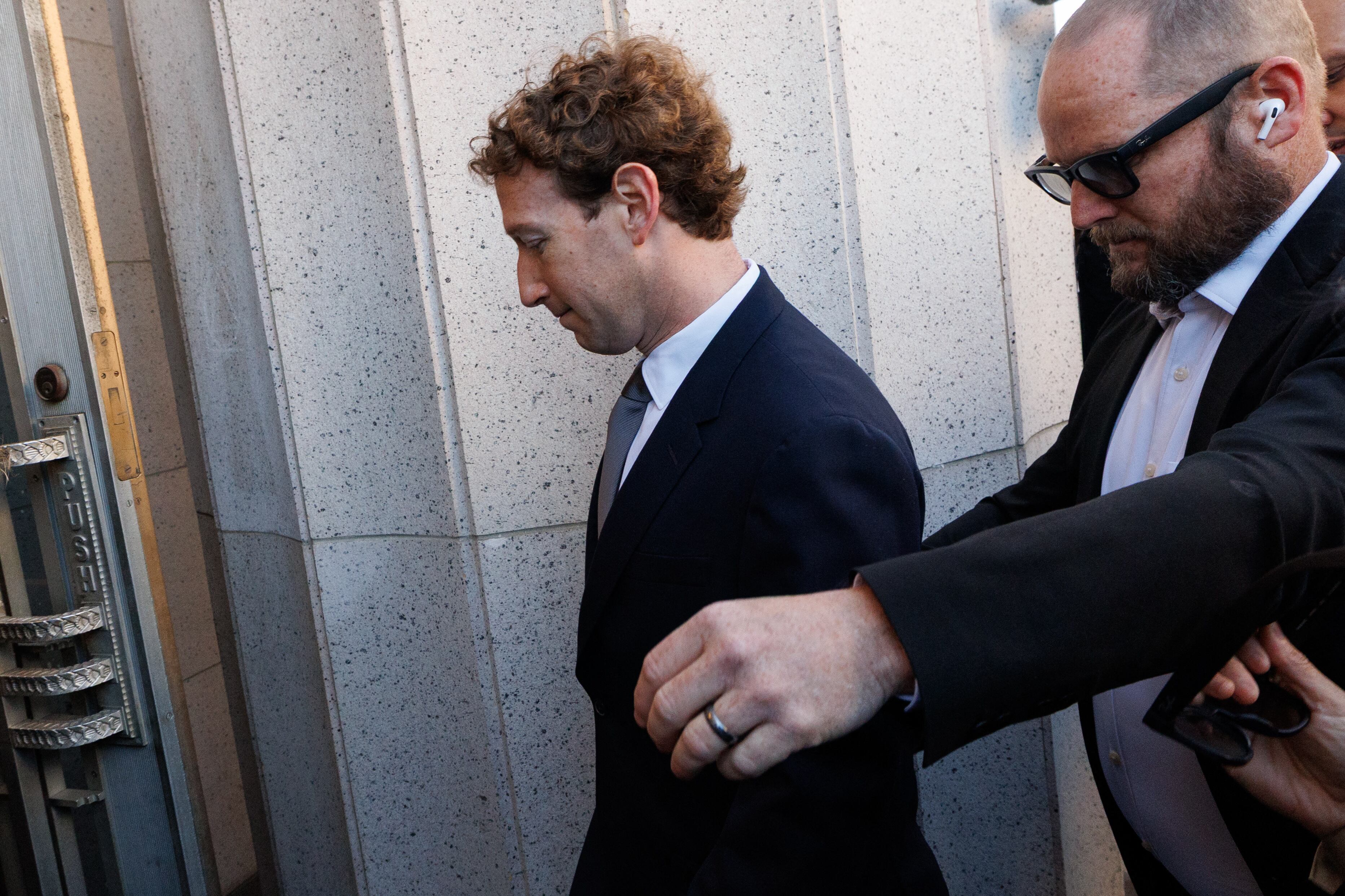 Mark Zuckerberg comparece en juicio clave por el impacto de las redes sociales en jóvenes.