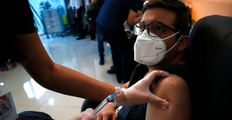 En países como Chile ya empezó la vacunación. BBC / GETTY IMAGES