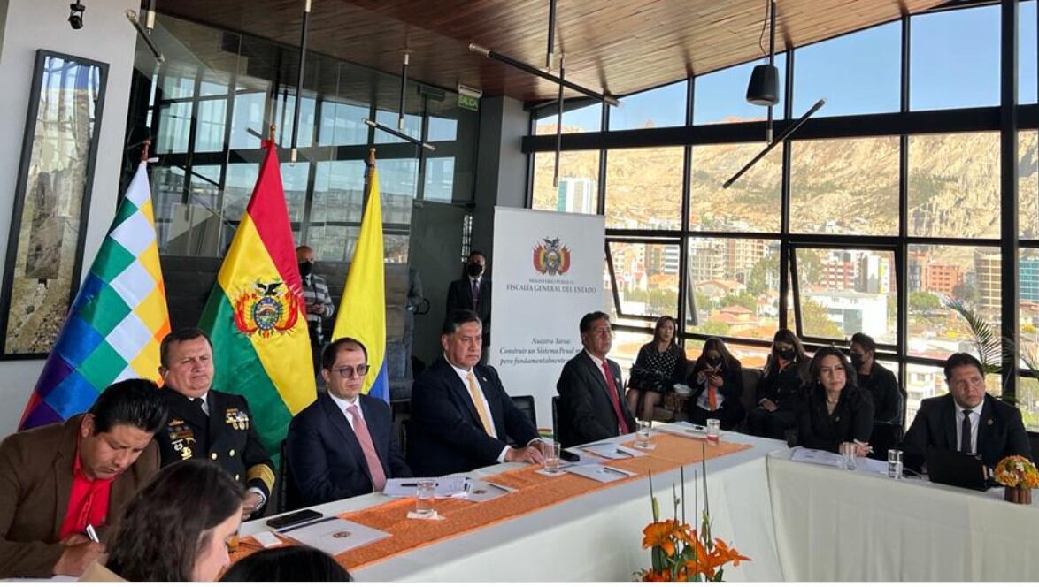 El fiscal Francisco Barbosa viajó a Bolivia como parte de una estrategia de lucha contra la criminalidad transnacional.