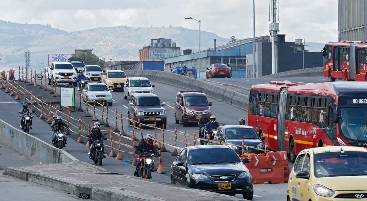 frentes de obra reparación de malla vial sobre la NQS 
Obras para mejorar la movilidad en Bogotá 
Enero 4 del 2023
Foto Guillermo Torres Reina / Semana