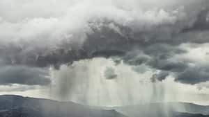 Para crear lluvia artificial se disparan proyectiles cargados con yoduro de plata.