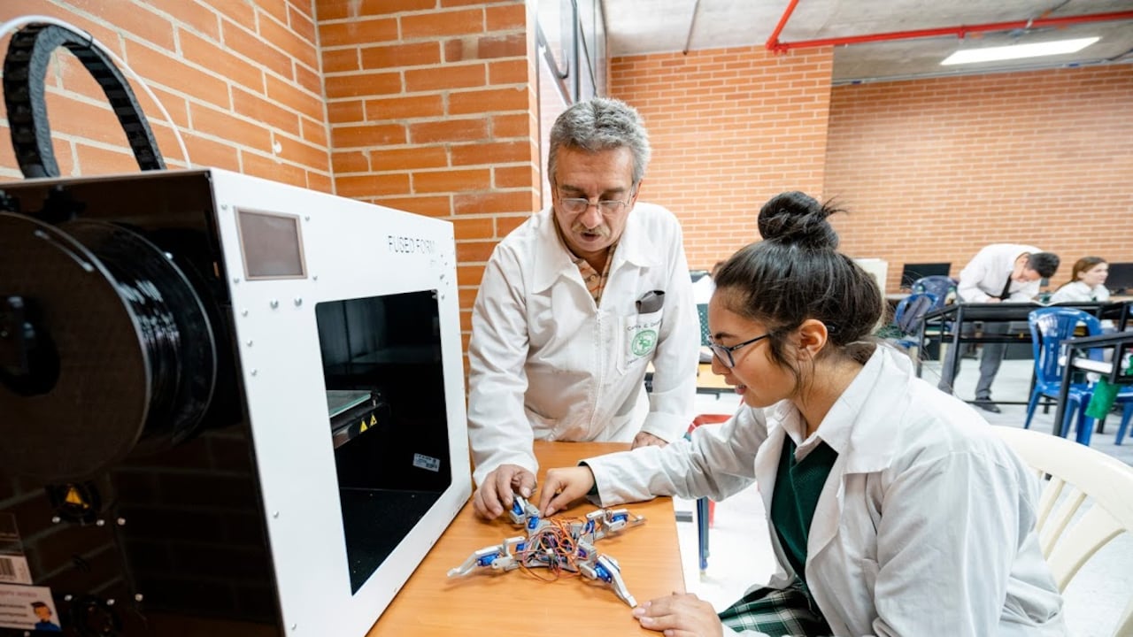 Educación superior, técnica. Universidad en Bogotá