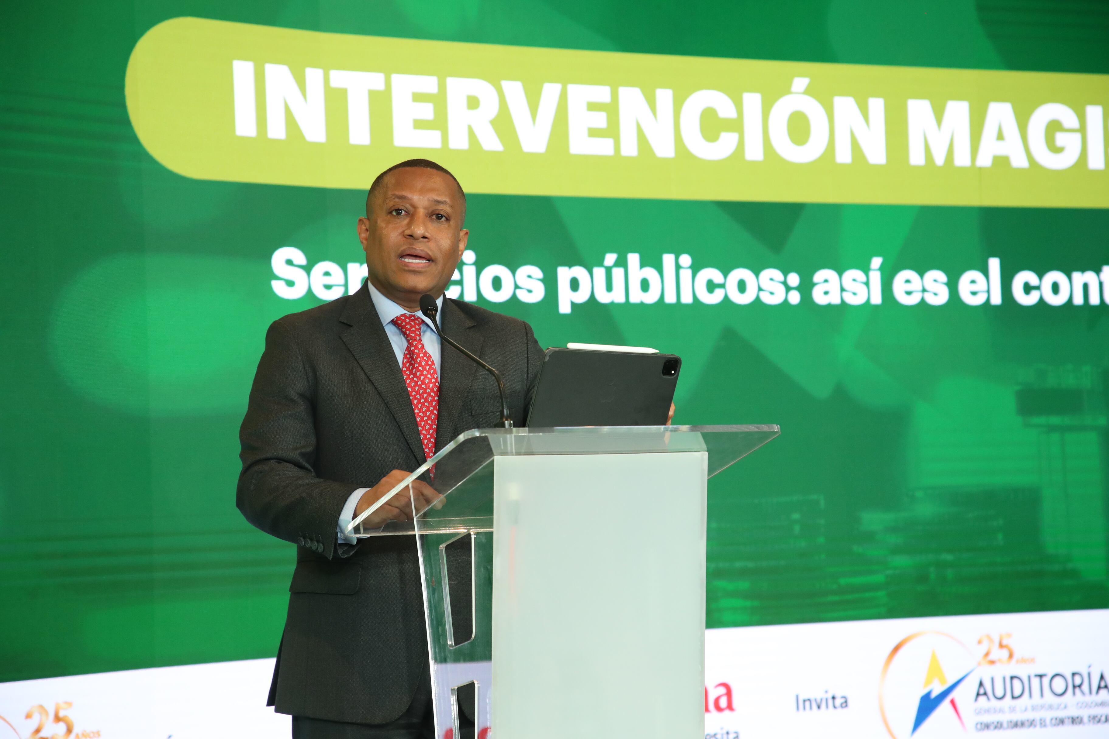 Foro 
Servicios públicos: control y transparencia

Jueves 27 de marzo de 2025 
Edificio Semana