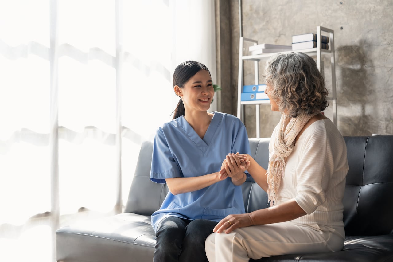 Conversas es una práctica cotidiana y simple, pero con múltiples beneficios para la salud mental y cognitiva.