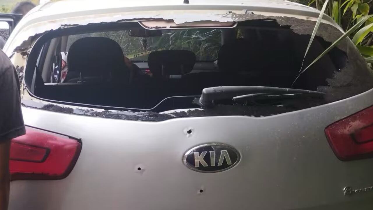 Camioneta que fue impactada por los grupos criminales.