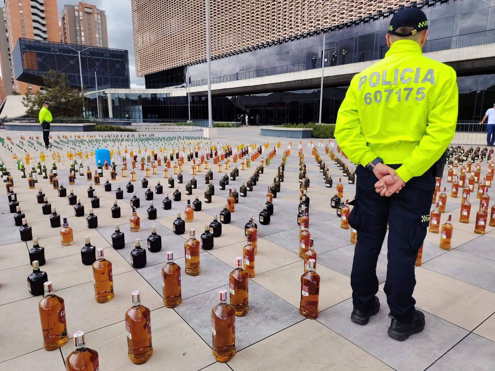 1.750 unidades de licor adulterado fueron incautadas.