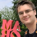 Ambos sostienen una relación estable pese a que Carmen comparte órganos y pelvis con Lupita.