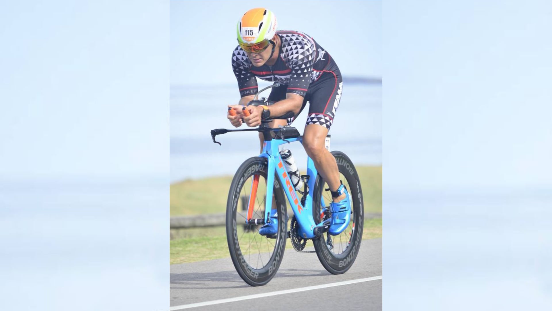 El doctor Zuleta le gusta definirse como un atleta, y su pasión por el deporte lo ha llevado a participar en competencias exigentes como el Ironman.