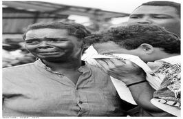 Río Nechí.febrero de 2003. RÍO ABAJO.Una imagen que simboliza la tragedia de la violencia en Colombia. Los ríos, que en algún momento fueron motores de progreso del país, se convirtieron en autopistas por donde bajaban las víctimas de más de medio siglo de violencia incontrolada. Foto Manuel Saldarriaga-Periodico El Colombiano