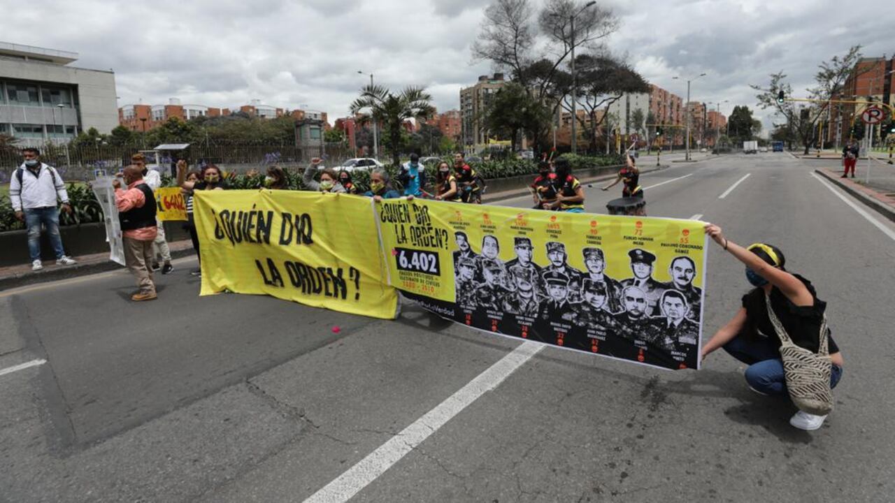 Madres de los falsos positivos en la imputación de cargos del General en retiro Mario Montoya, el año pasado.