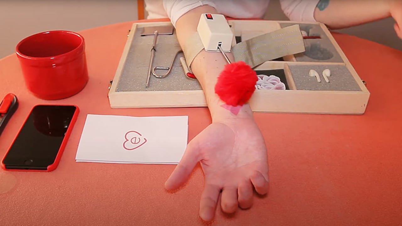 "La soledad en tiempos de Netflix" de Felipe Alejandro Lozano Video. Cortesía del Premio Arte Joven.