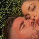 El futbolista argentino le demostró todo el amor que siente a su pareja en pleno show que estaba dando.