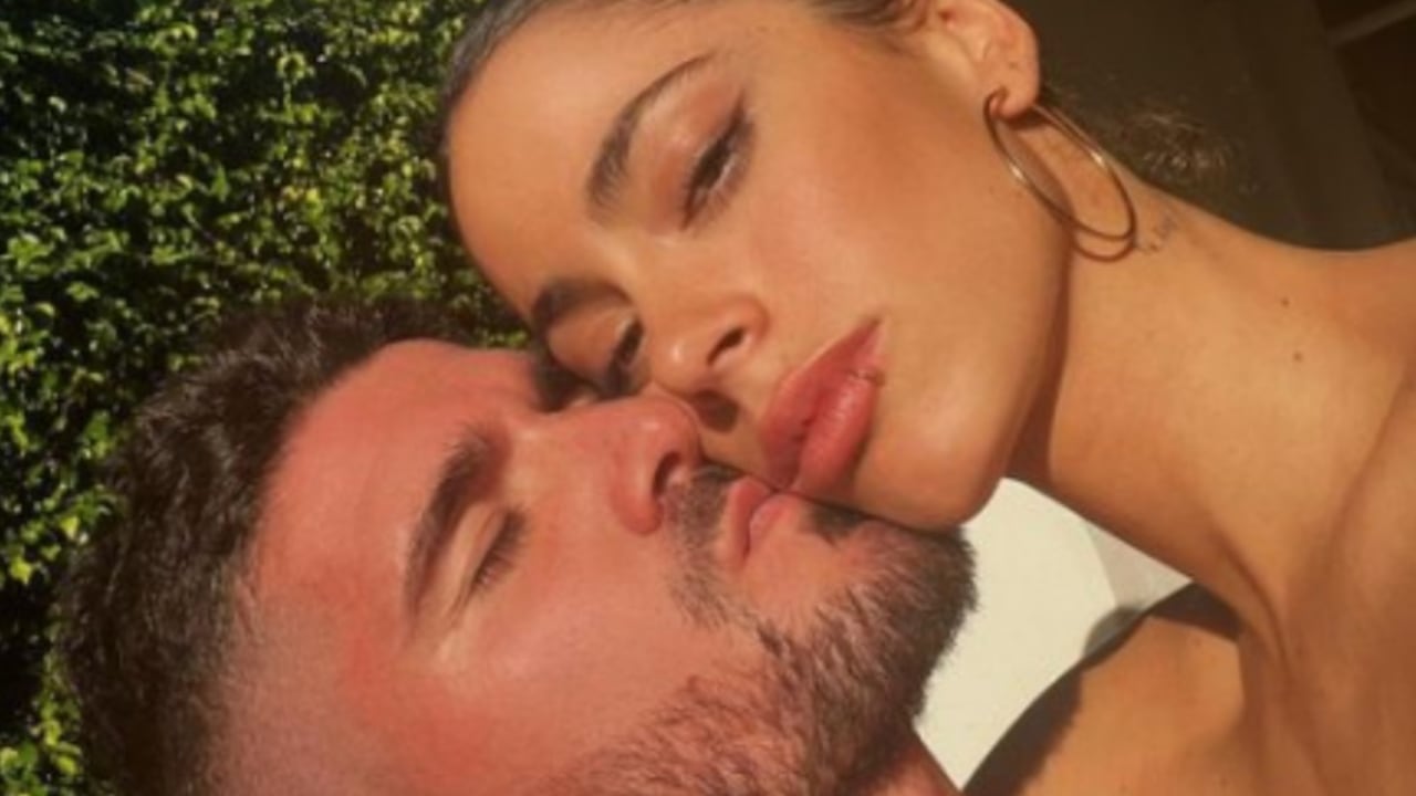 El futbolista argentino le demostró todo el amor que siente a su pareja en pleno show que estaba dando.