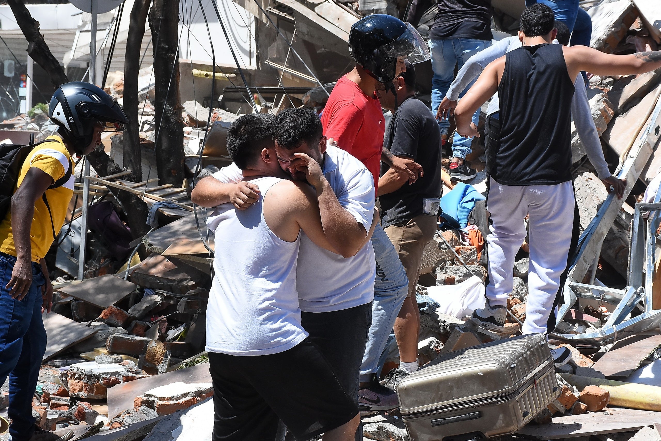 Durante y después de un sismo, las personas pueden sufrir duros efectos psicológicos. Los expertos recomiendan que se busque ayuda y apoyo en estos casos. Los duelos deben recibir acompañamiento de expertos.