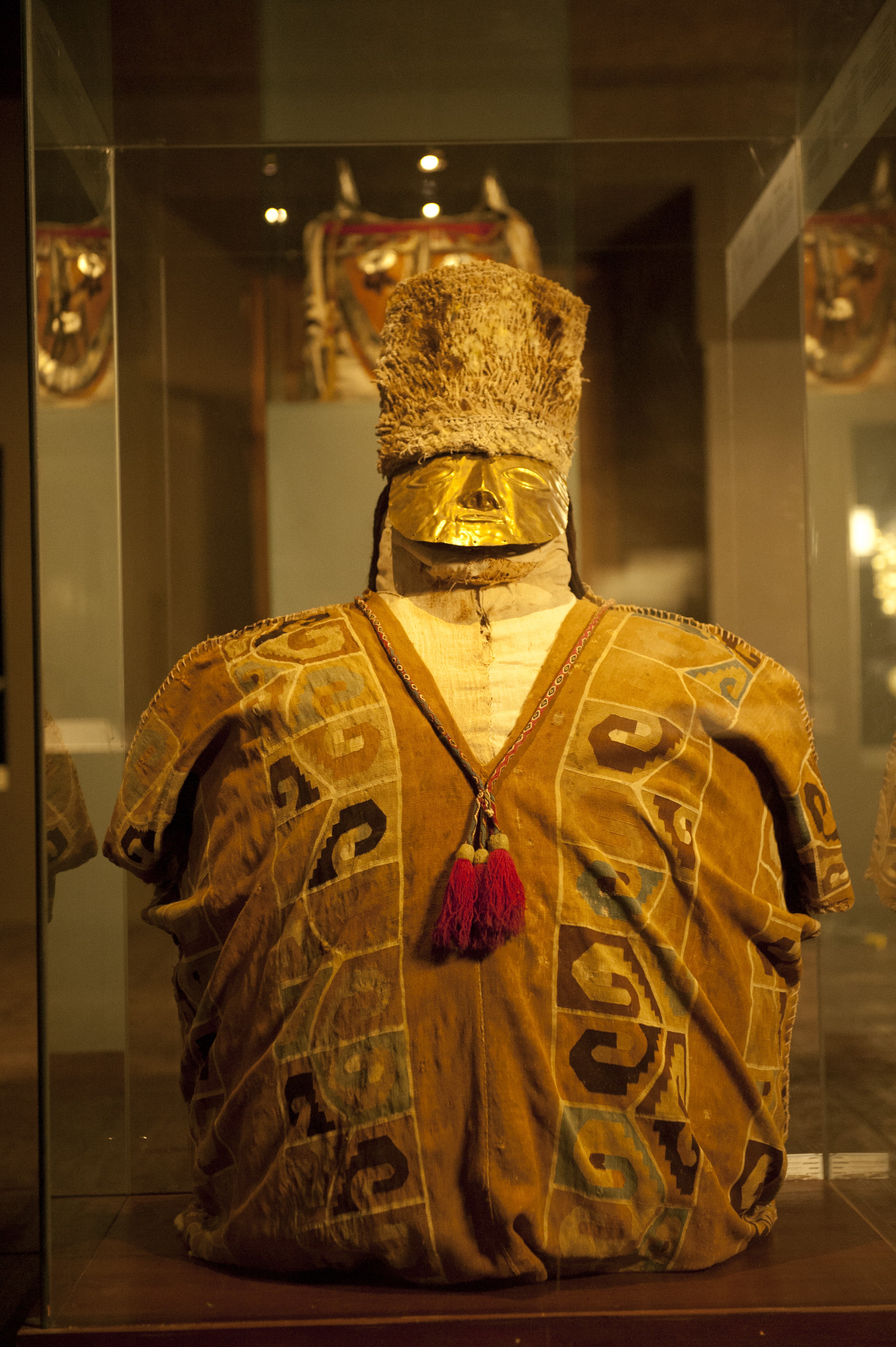 Fardo funerario en el Museo Larco.