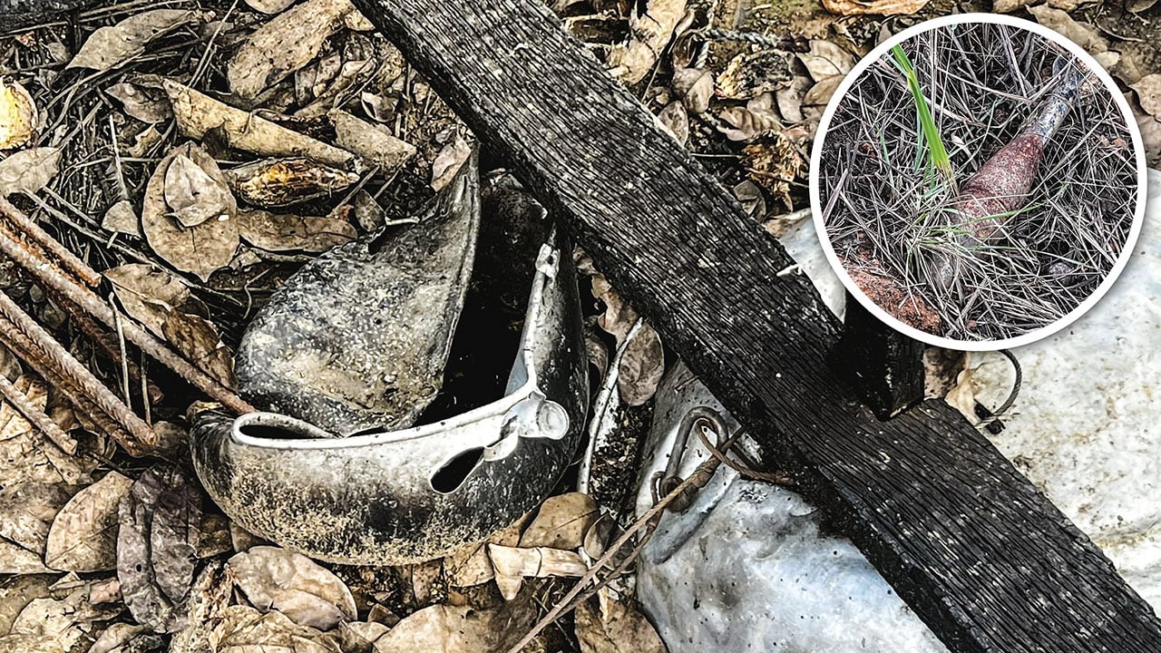 Los habitantes de la vereda Itilla, en Calamar, Guaviare, temen seguir en la zona por la posibilidad de que exploten las bombas que quedaron en tierra. SEMANA pudo constatar que en el piso hay tantos cartuchos del combate que se pueden recoger por manotadas.