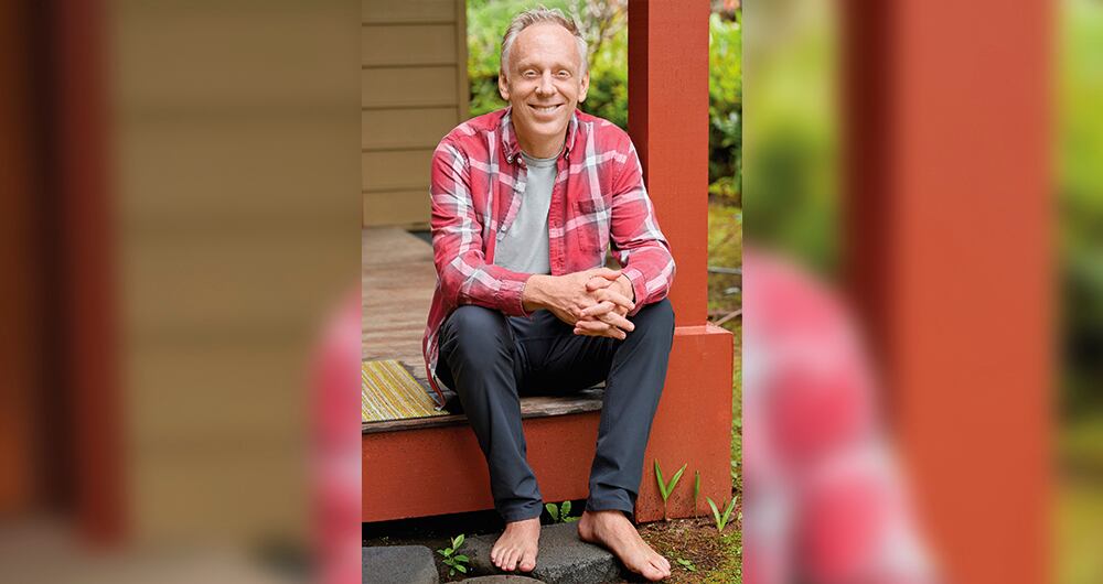 Mike White nació en 1970 en el seno de una comunidad religiosa, pero se describe como un incorregible escéptico.