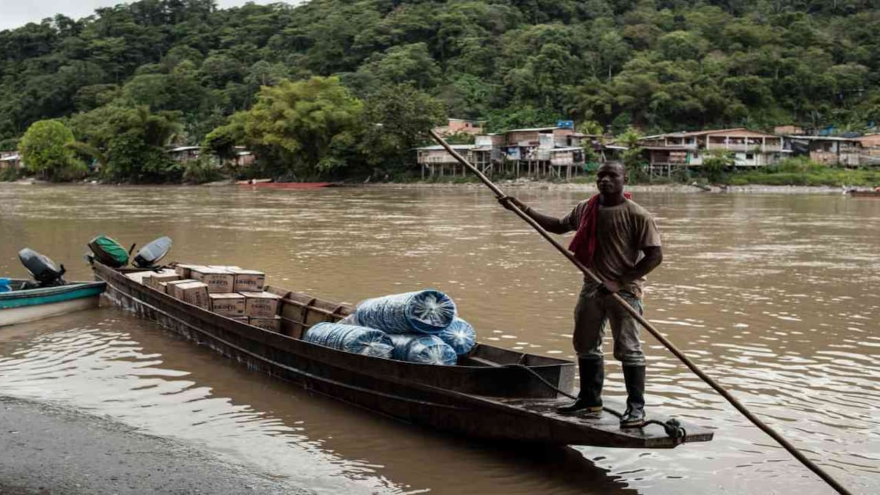 Medio San Juan es un municipio de Chocó que vive de la pesca y de cultivar la tierra, sin embargo siempre han estado en medio de las balas del conflicto armado.