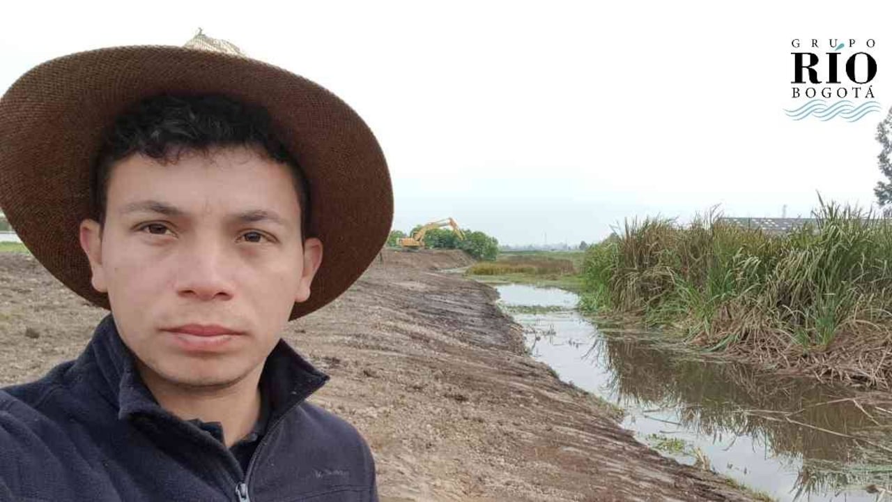 Es sus 34 años de vida, Darwin Ortega ya logra demostrar que es posible restaurar los humedales de la sabana de Bogotá.