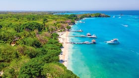 Cartagena celebra 493 años como la ciudad industrial y turística del Caribe colombiano.