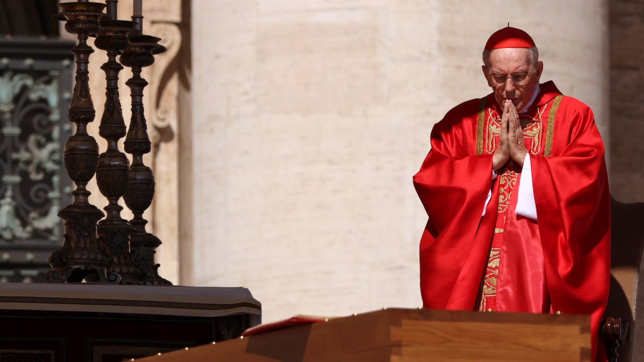 El cardenal Re fue el encargado de dirigir todo el funeral del santo padre.