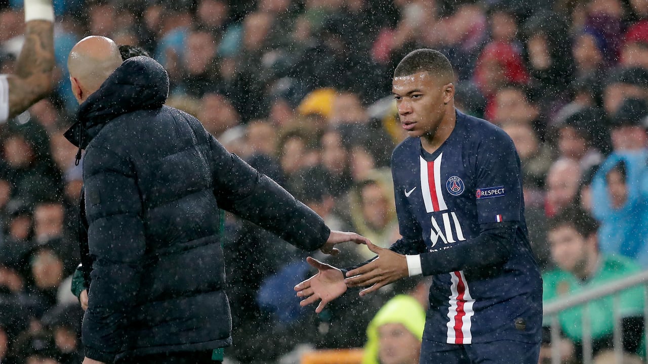 Mbappé y Zidane durante un partido entre PSG y Real Madrid.