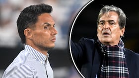 Jorge Luis Pinto (der.) hizo una crítica a la faceta defensiva de Atlético Nacional, que dirige Lucas González (izq.).