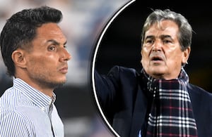 Jorge Luis Pinto (der.) hizo una crítica a la faceta defensiva de Atlético Nacional, que dirige Lucas González (izq.).