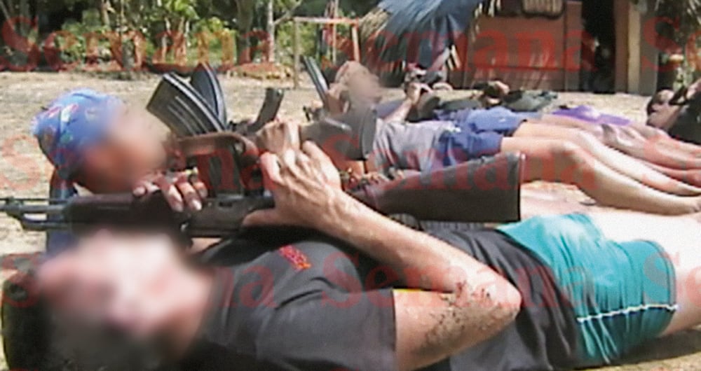 Fotos obtenidas por SEMANA revelan cómo las disidencias de Iván Mordisco organizaron un plan acelerado de entrenamientos de menores de edad, jóvenes y adultos en diferentes departamentos. 