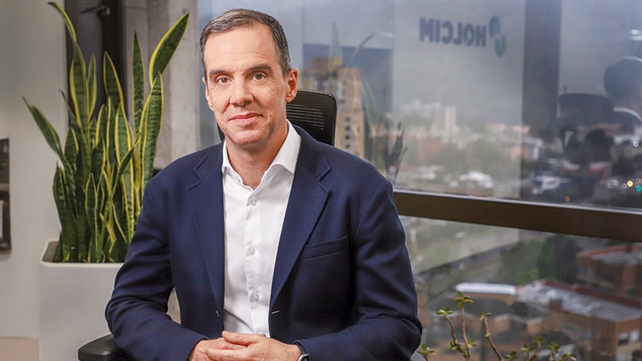 Martín Costanian Presidente de Holcim Colombia Este ejecutivo, de nacionalidad uruguaya, lleva cinco años en Holcim y, desde junio de 2024, está a cargo de la operación de esta multinacional en Colombia.