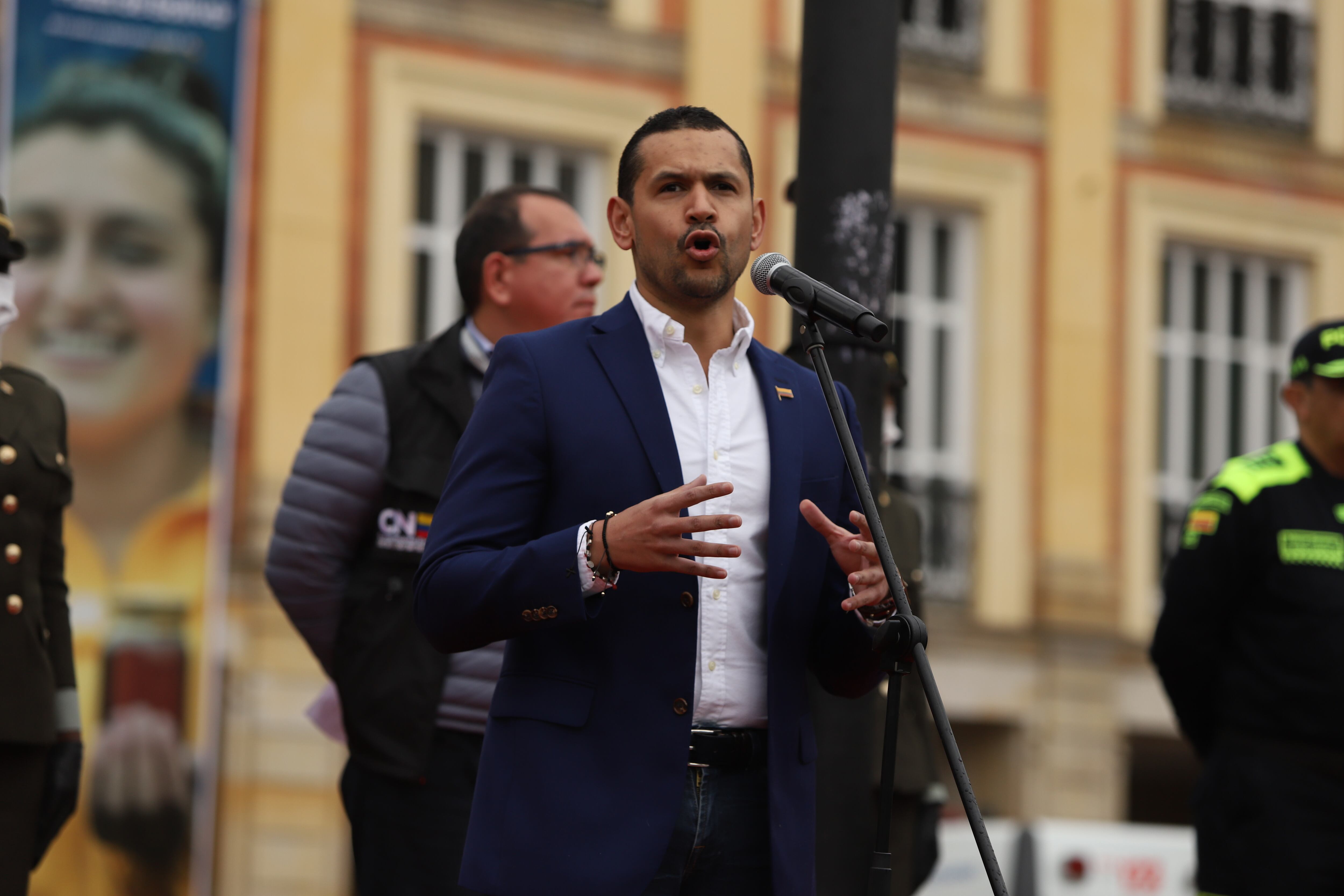 Ministro del interior Daniel Palacios hace la apertura de las votaciones