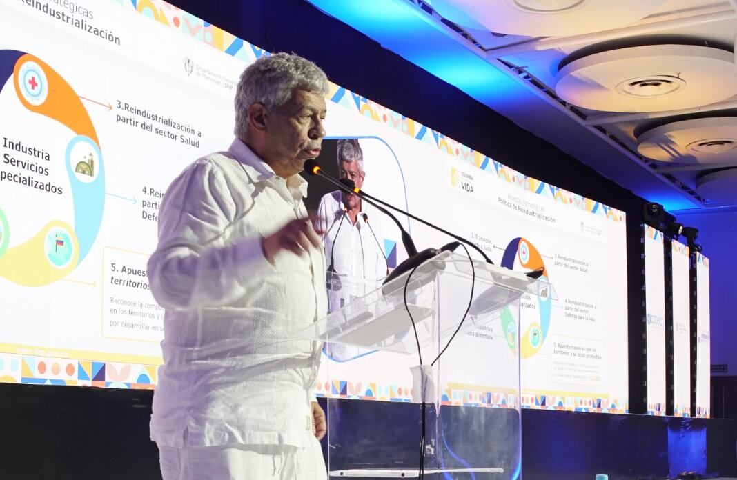 Destacó que: “Hay dos sectores en los que el Gobierno considera que puede impulsar, y son el de la salud, la defensa, y en los territorios, juega un papel central, el turismo”.