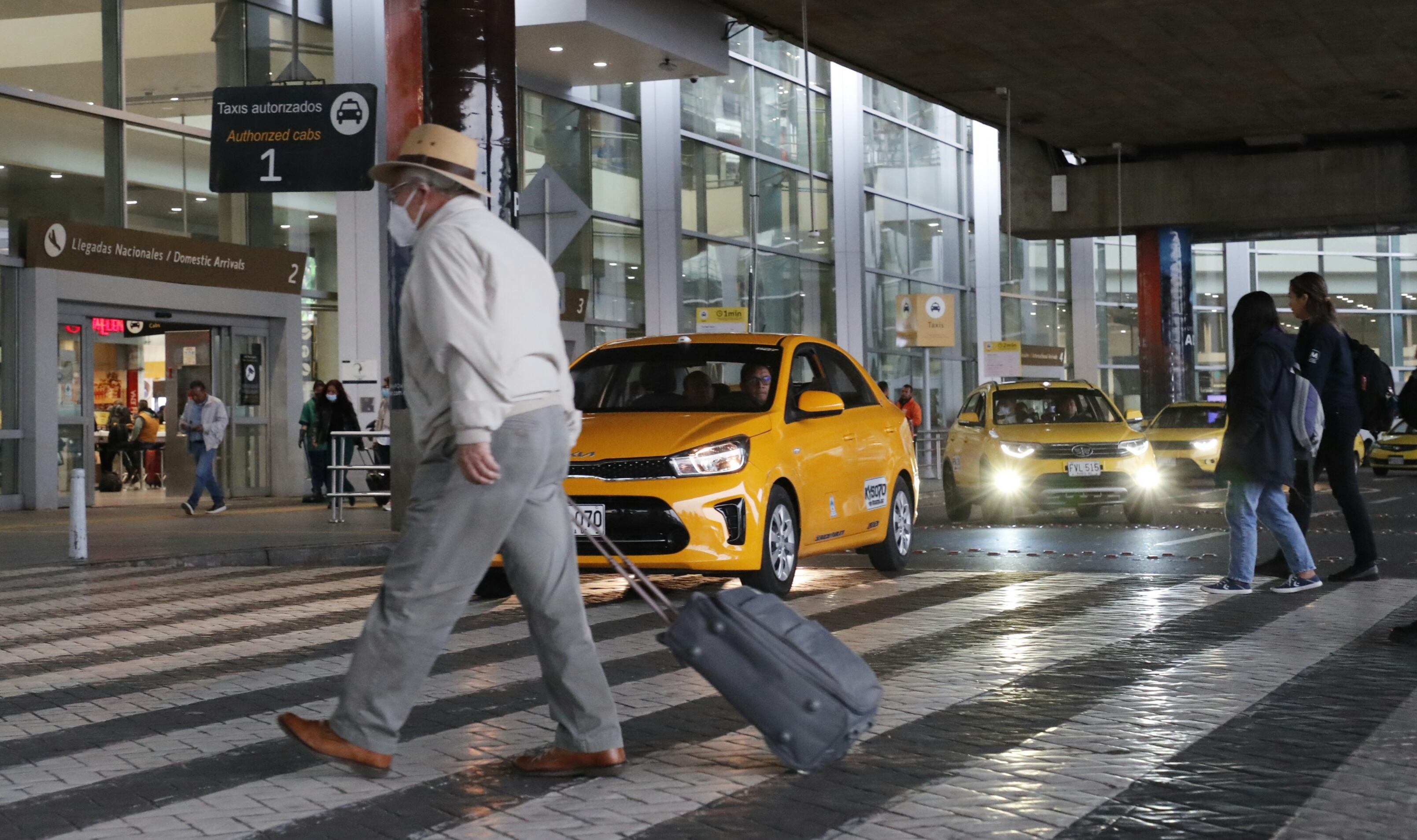 Aeropuerto el dorado opera con normalidad
Paro de taxistas