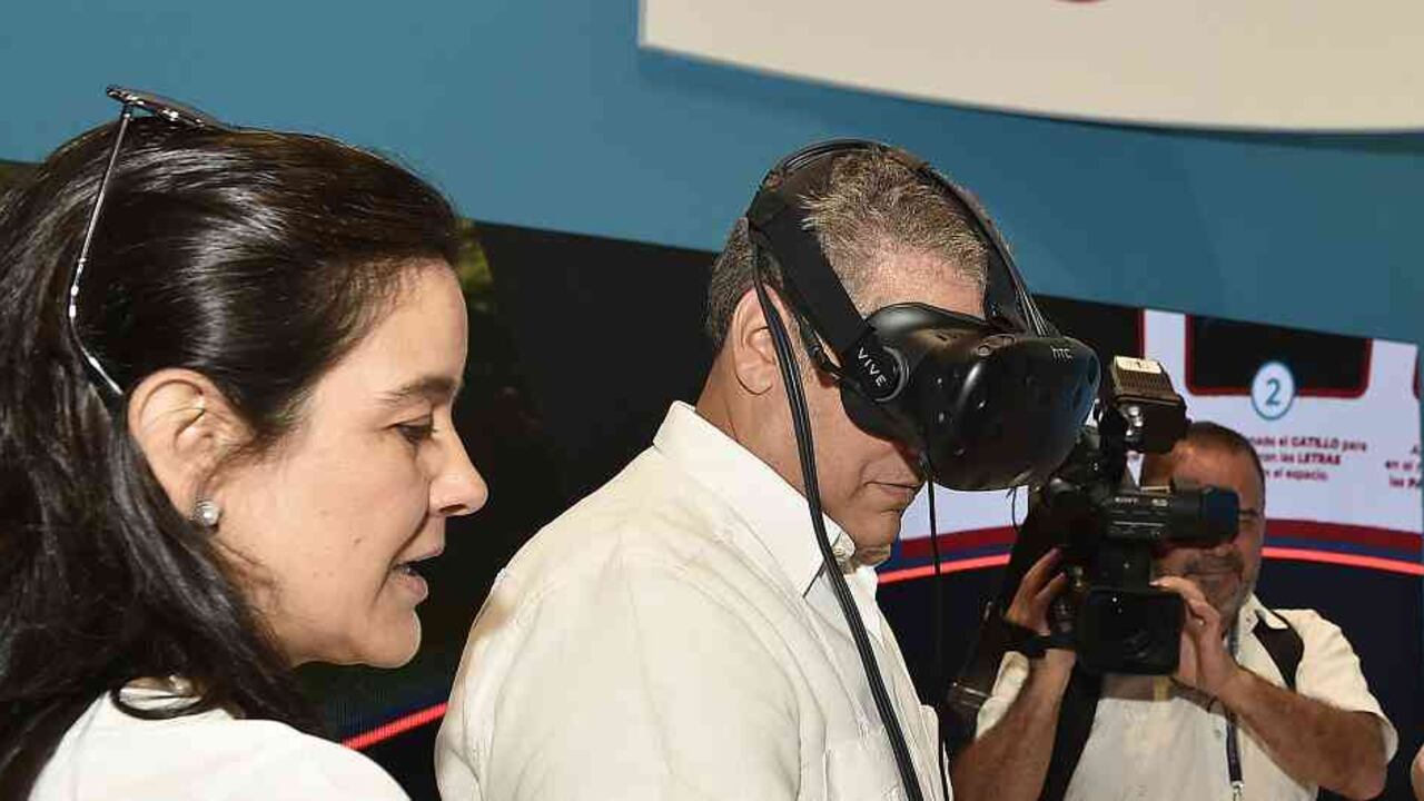 Ministra de las TIC Silvia Constaín y presidente Iván Duque.