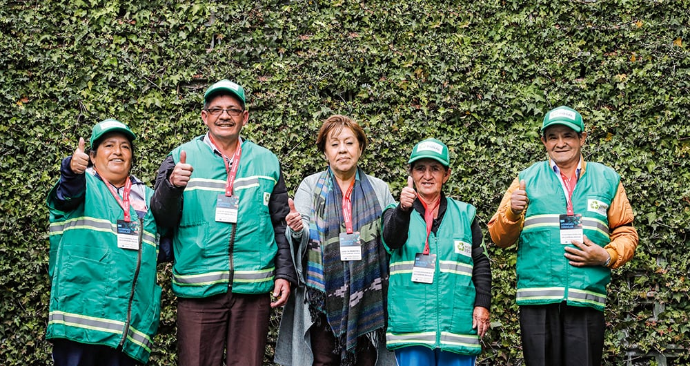 La economía circular es un modelo de producción y consumo que implica compartir, arrendar, reutilizar, reparar, renovar y reciclar los materiales y productos existentes durante el mayor tiempo posible.