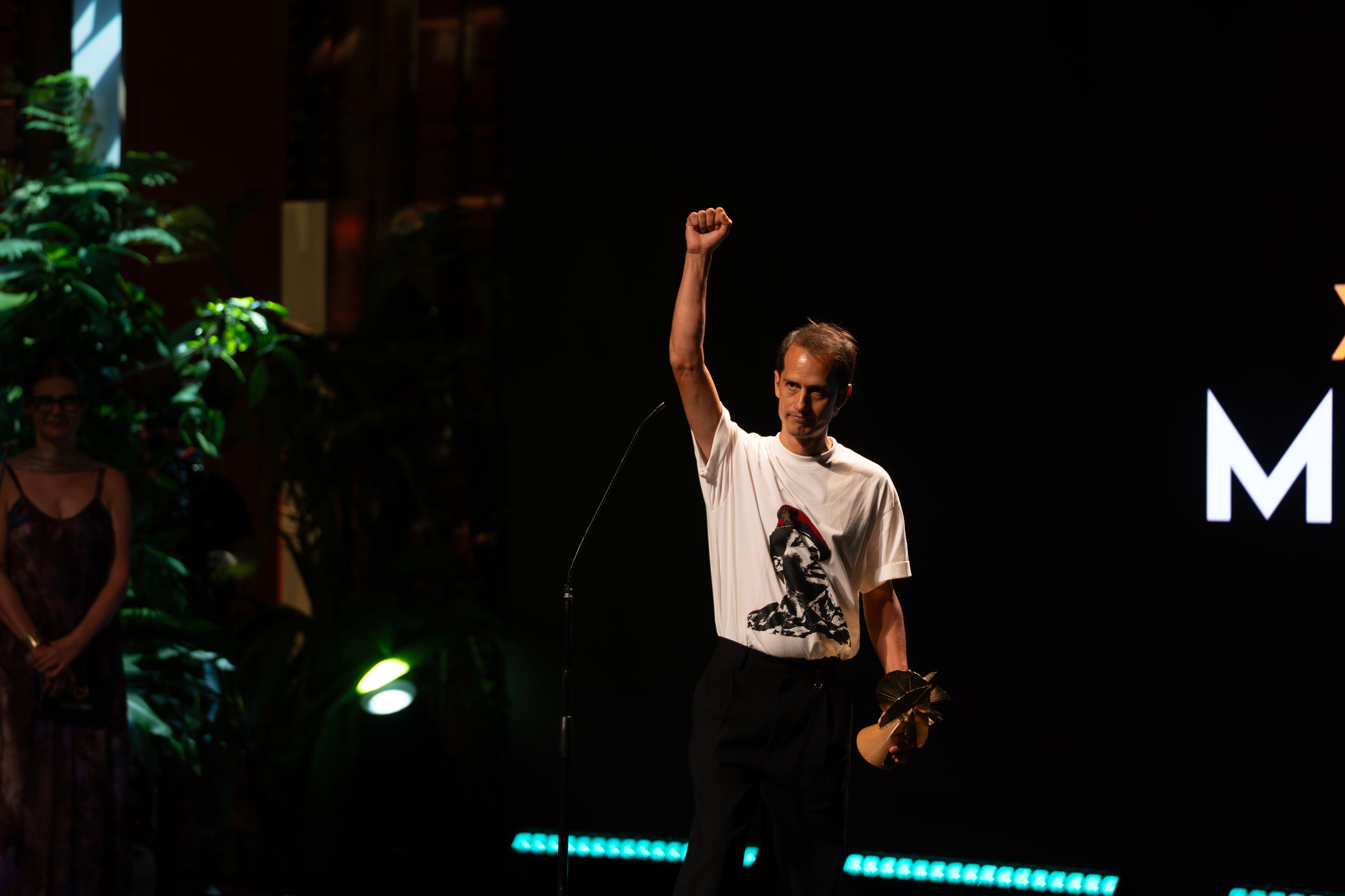 Mateo Guzmán ganó el premio a mejor dirección de fotografía por su notable trabajo en 'Horizonte'. Y expresó: “En Cali, solo el pueblo salva al pueblo”.
