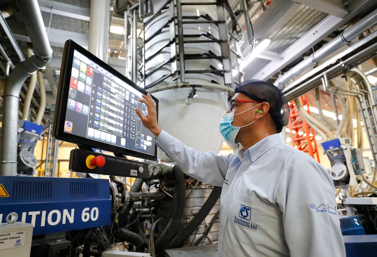 Línea original de extrusión y elaboración de empaques flexibles en Flexo Spring.