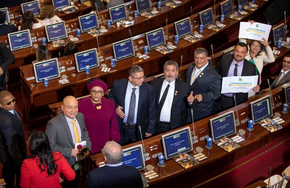 Se abrieron las puertas del Capitolio para las Farc. Ocho excombatientes de la antigua guerrilla tomaron posesión en el Congreso. Tras siete años de negociación toma forma el objetivo más profundo del acuerdo: desterrar la violencia de la política. Foto: Esteban Vega / SEMANA