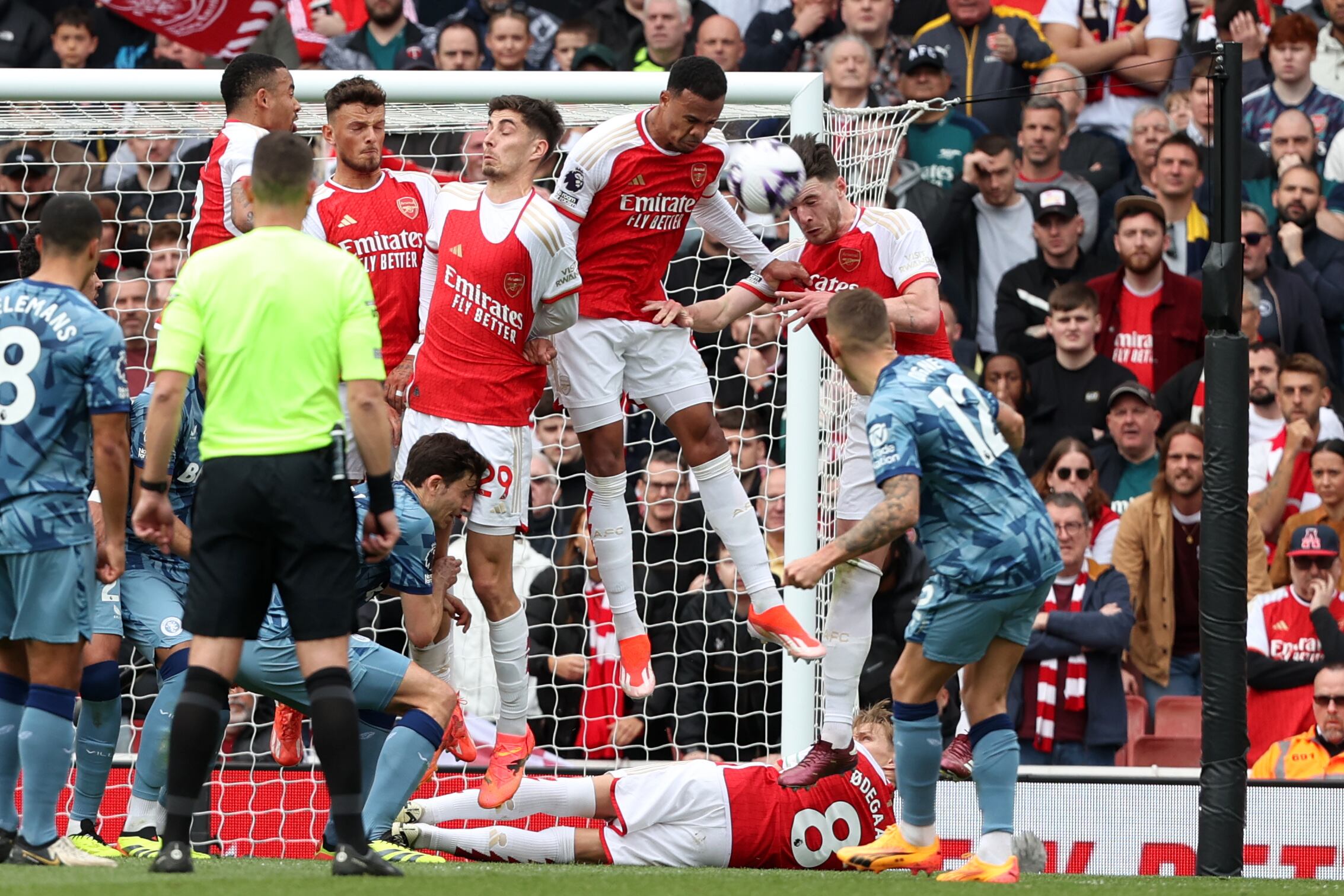 El Arsenal ya no depende de sí mismo para lograr el campeonato.