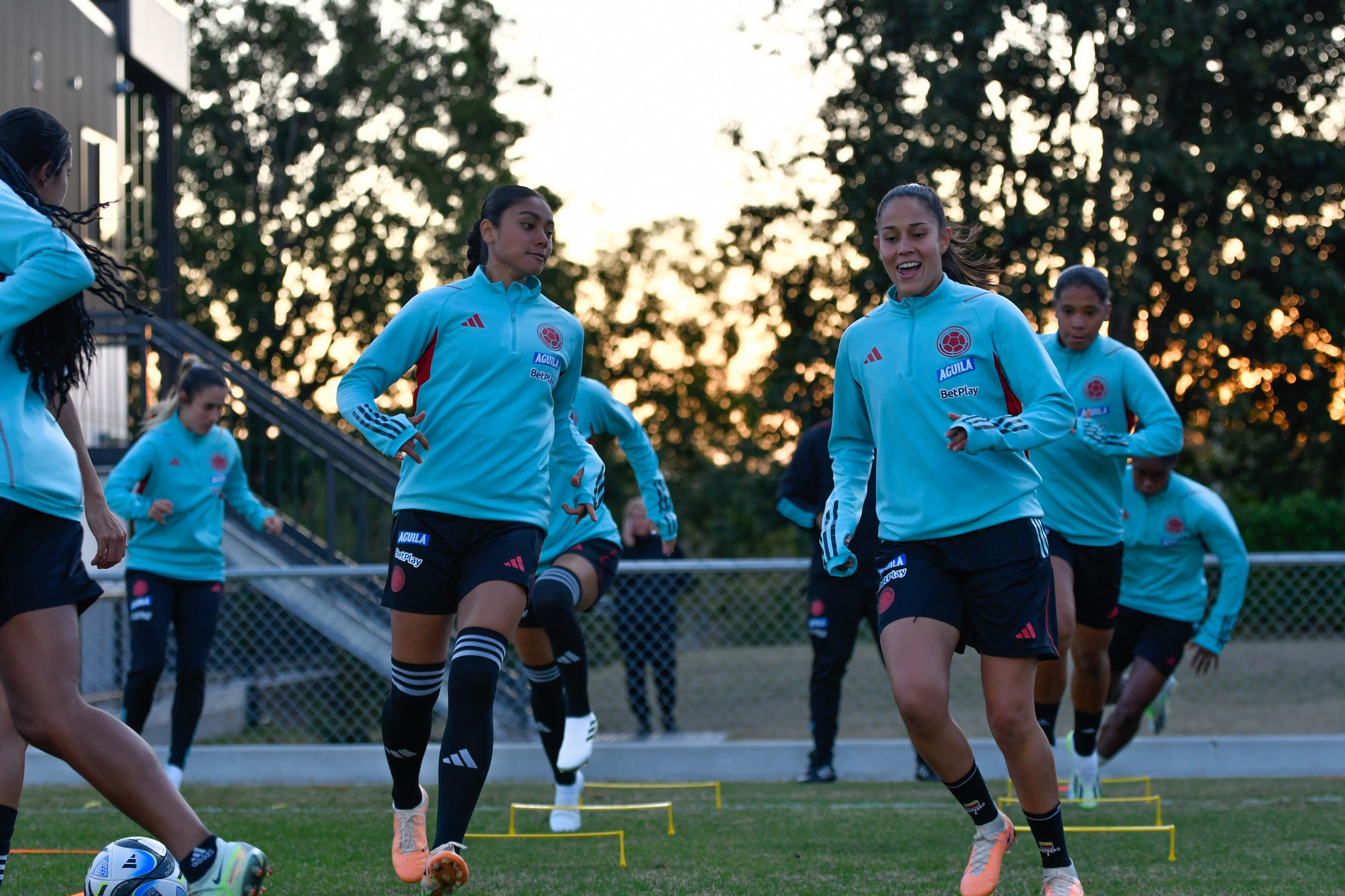 La Selección femenina de fútbol de Colombia, entrena en Australia.  Fotos cortesía Federación.