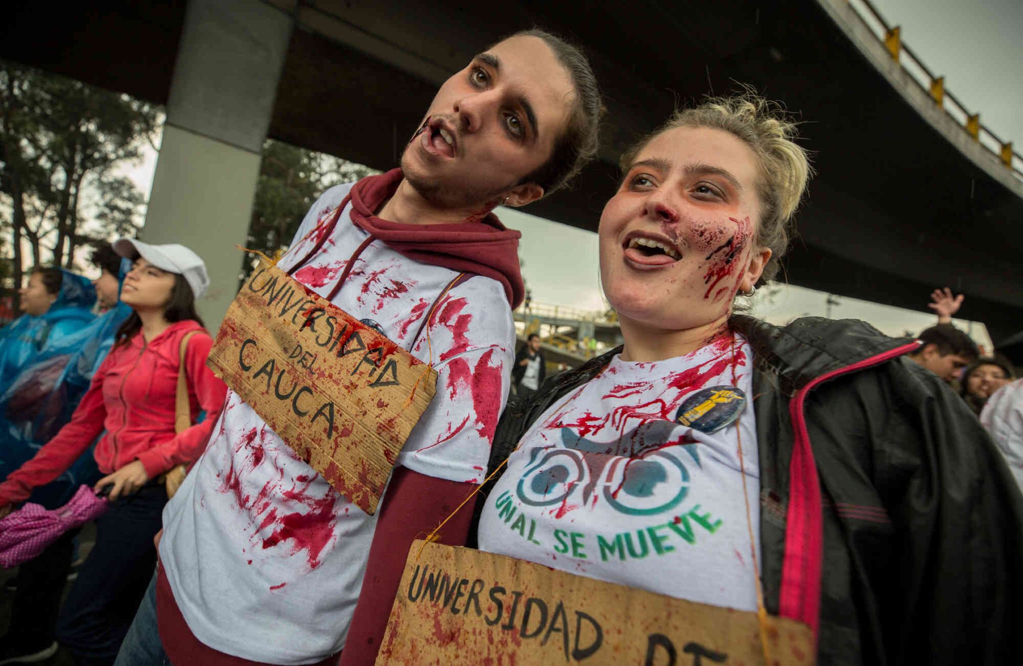 Estudiantes de pregrado y posgrado, profesores de todas las facultades se dirigieron hacia la Plaza de Bolívar, donde los representantes estudiantiles y rectores dieron unas palabras. Daniel Reina / SEMANA