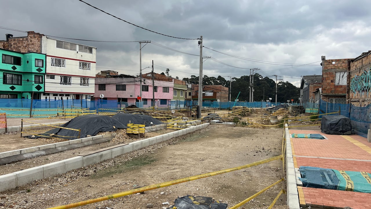 Las obras se deben entregar en enero del 2026 y, a la fecha, solo llevan el 32 por ciento de avance.