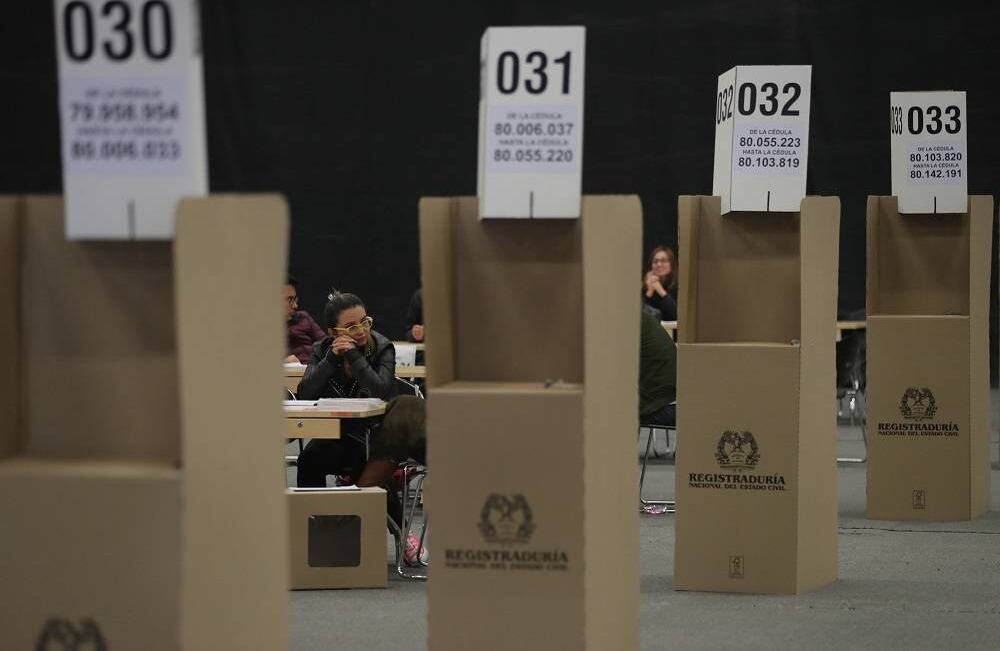 Poca asistencia de votantes, se aprecia en Corferias, el domingo 19 de noviembre de 2017, durante la jornada electoral en la que el Partido Liberal escogerá su candidato único para las presidenciales de 2018, entre Humberto De la Calle Lombana y Juan Fernando Cristo  . Foto: Carlos Julio Martínez / SEMANA