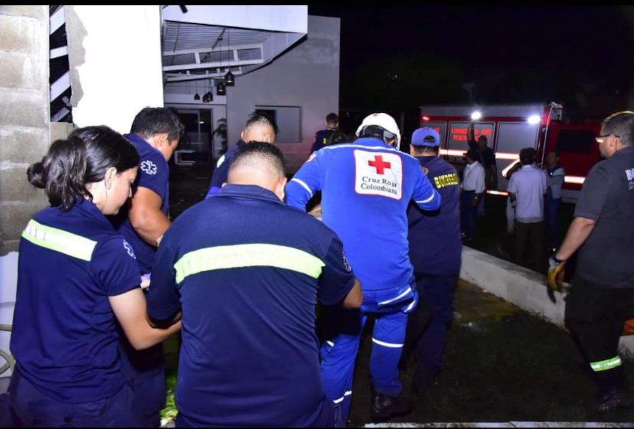 Organismos de socorro estuvieron hasta altas horas de la madrugada rescatando los heridos.
Todo tomada de la red social X