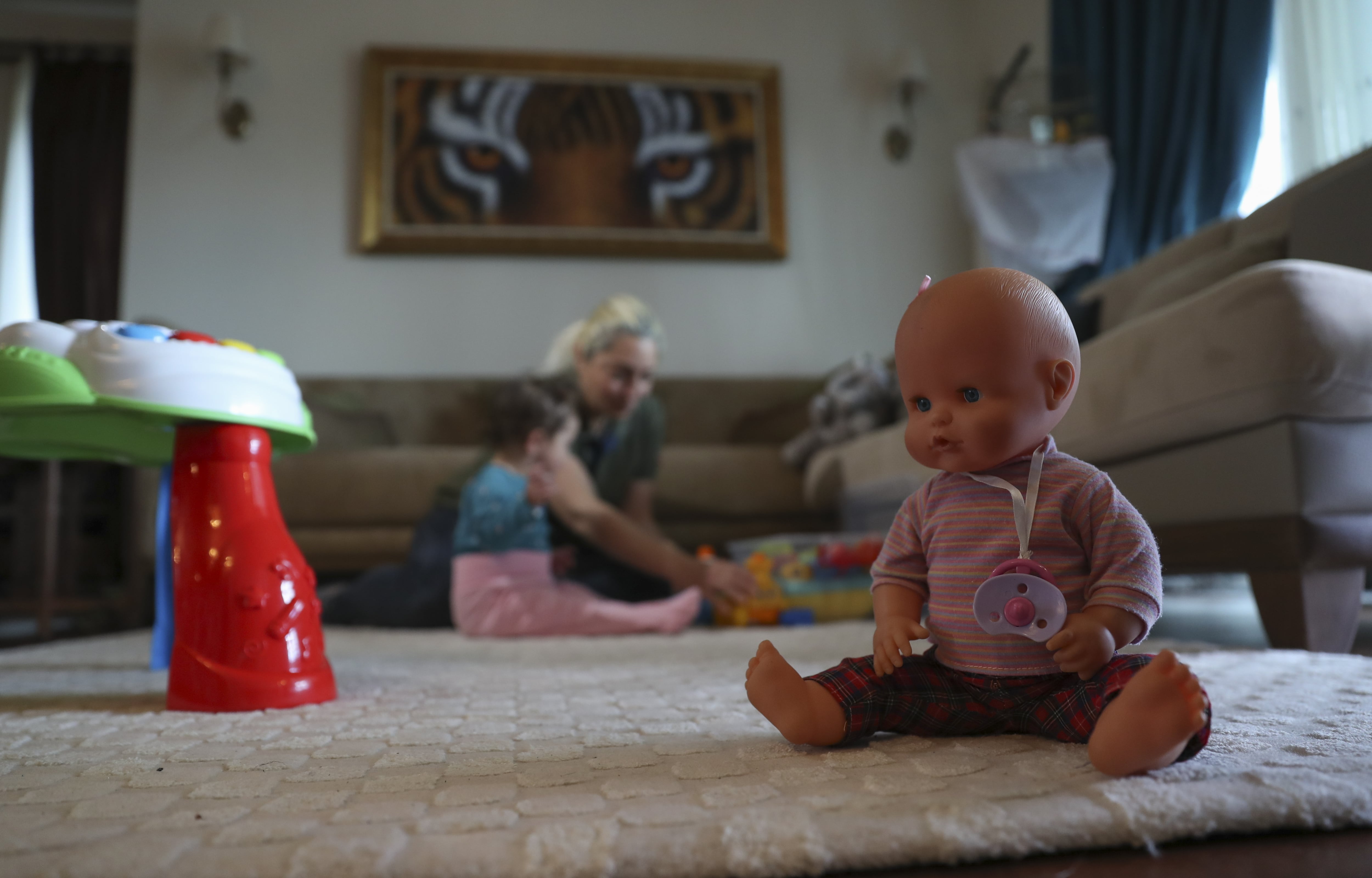 La madre aseguró que su esposo no le ayuda a nada y no aporta a la casa