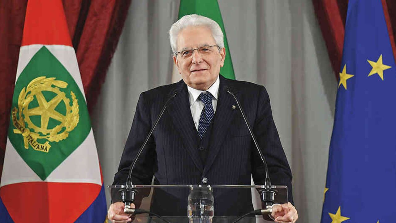 Mattarella ocupa el cargo de presidente, una posición simbólica en el sistema parlamentarista. Pero como demostró la semana pasada, puede ejercer un papel crucial.